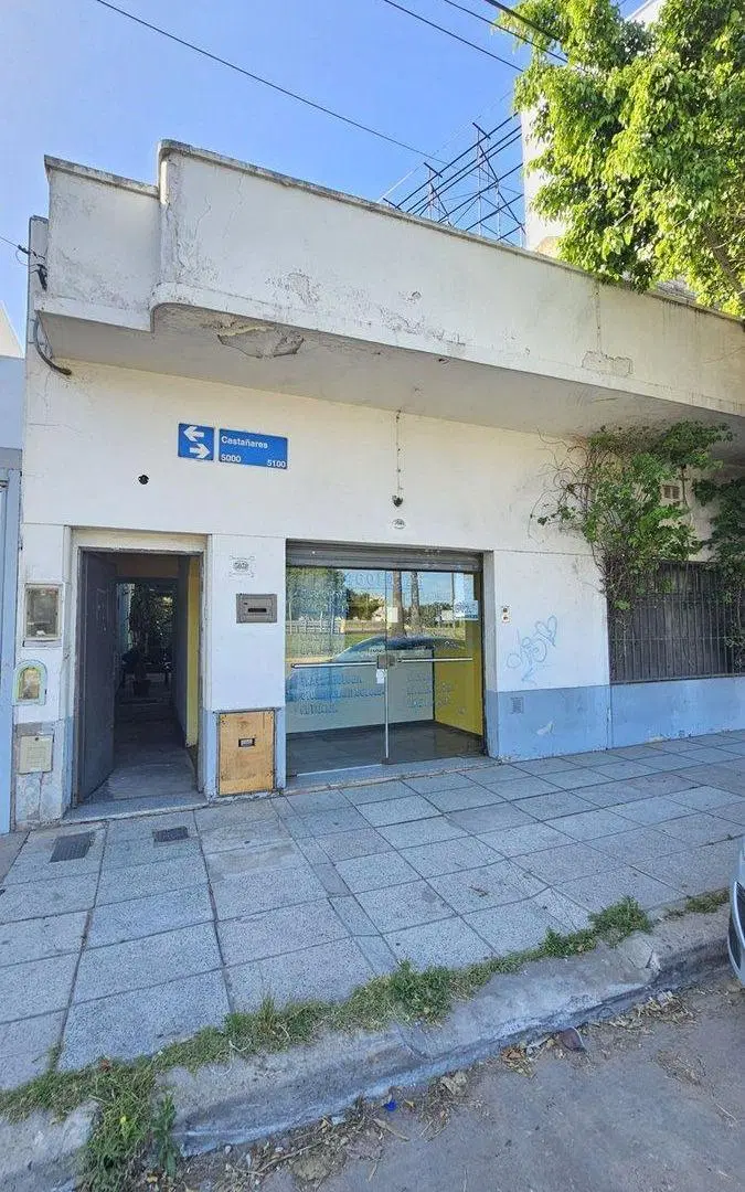 VENTA CENTRO DE SALUD VILLA LUGANO BAJO PRECIO 2