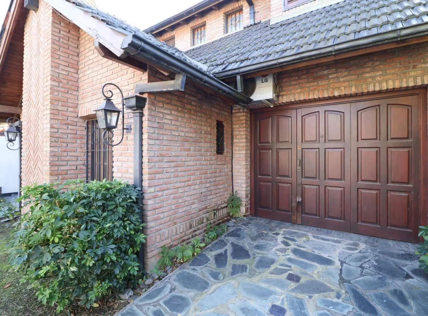Casa Venta 5 Ambientes Castelar Con Pileta 2