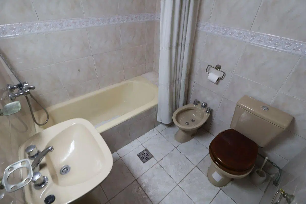 VENTA CASA 5 AMBIENTES GRAN JARDIN COCHERAS MORÓN 4