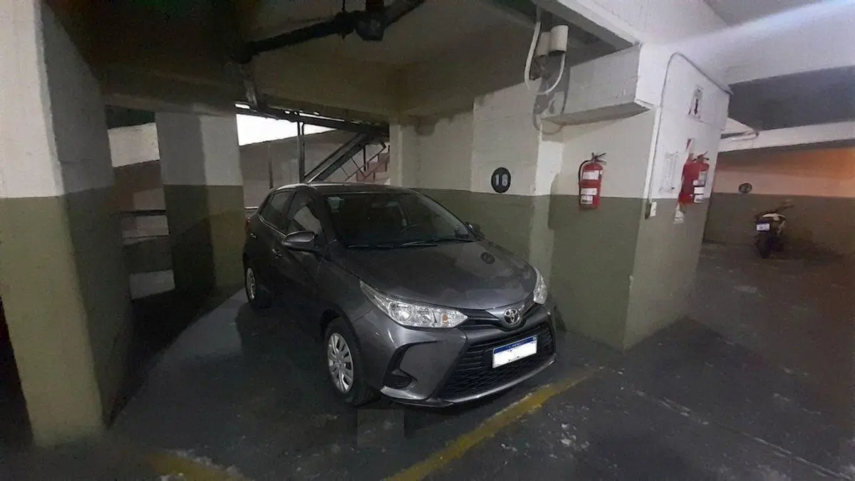 Cochera BoxFija Cubierta en Venta - 13 m² - Abasto 2