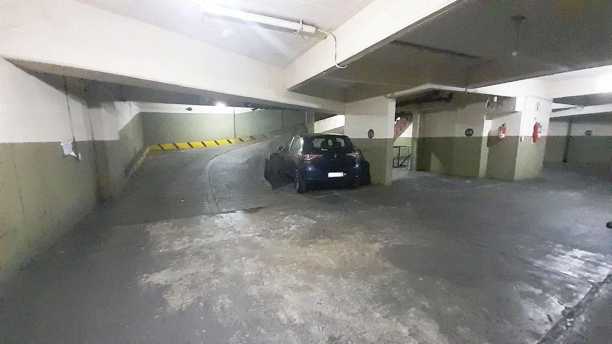 Cochera BoxFija Cubierta en Venta - 13 m² - Abasto 4