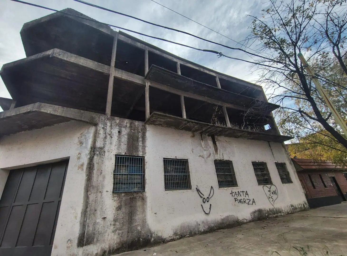 VENTA GALPON PARQUE AVELLANEDA ESQUINA 2