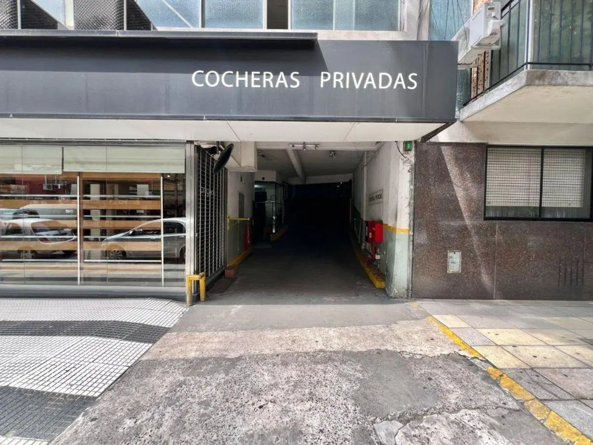 VENTA COCHERA FIJA EN BARRIO NORTE. GALLO y AGÜERO 2