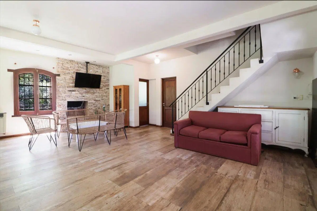 BARRIO EL CAZADOR VENTA CASA 4 AMB PILETA2 LOTES 5