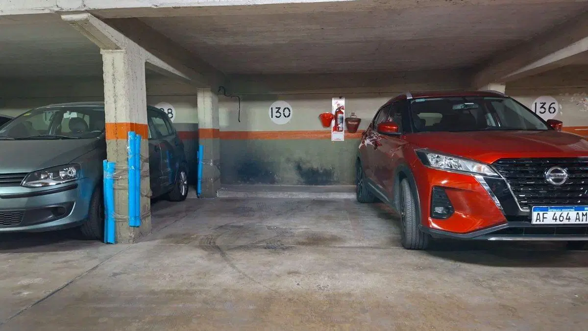 VENTA COCHERA FIJA Y CUBIERTA EN BELGRANO 8