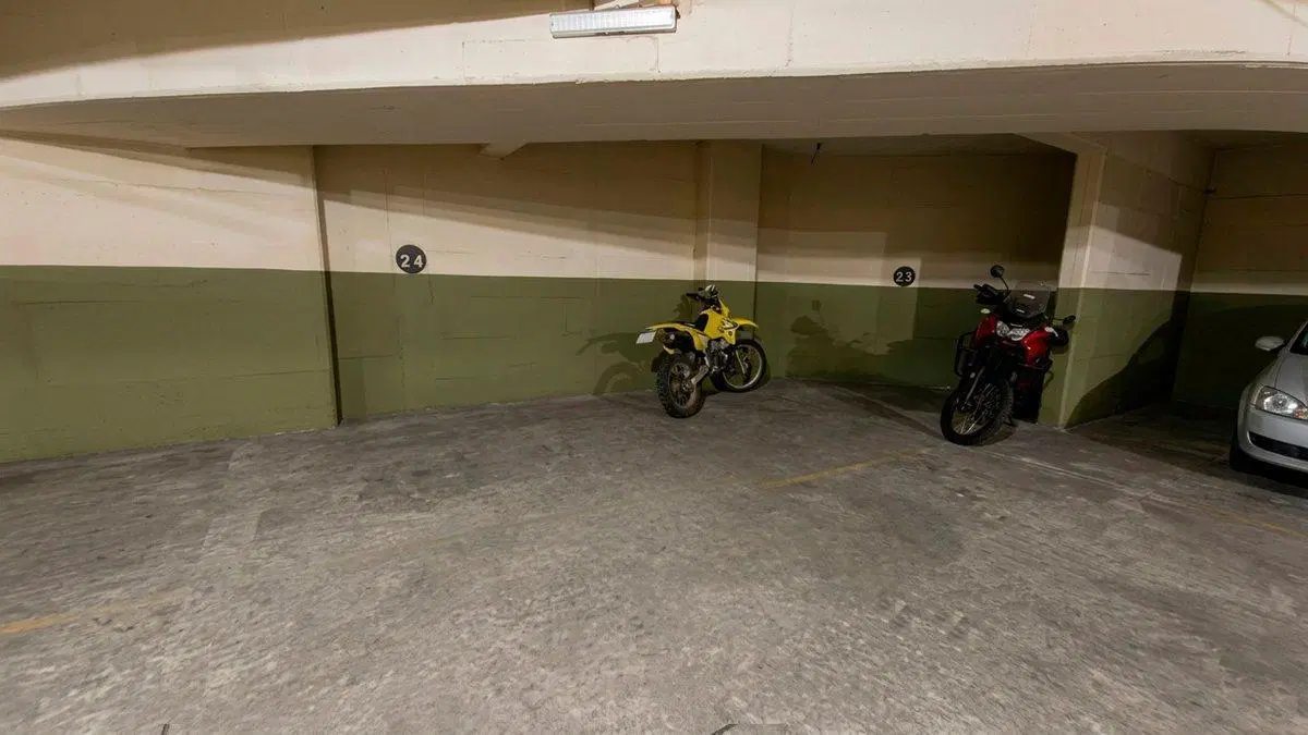 Venta Pack Cocheras Fija Cubiertas 10 m² - Abasto 8