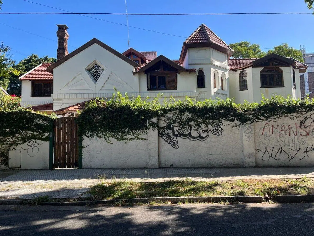 VENTA IMPORTANTE CASA DE ESTILO EN OLIVOS 3