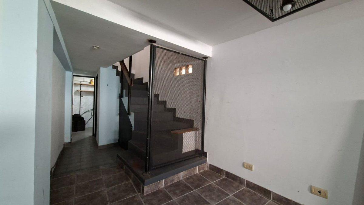 Foto de VENTA V. URQUIZA OFICINA COCHERA APTO PROFESIONAL, imagen 2