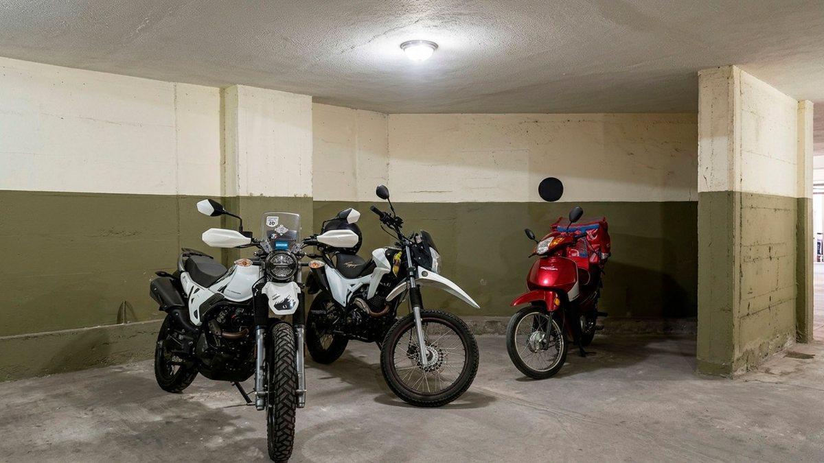 Foto de Venta Pack Cocheras Fija Cubiertas 10 m² - Abasto, imagen 4