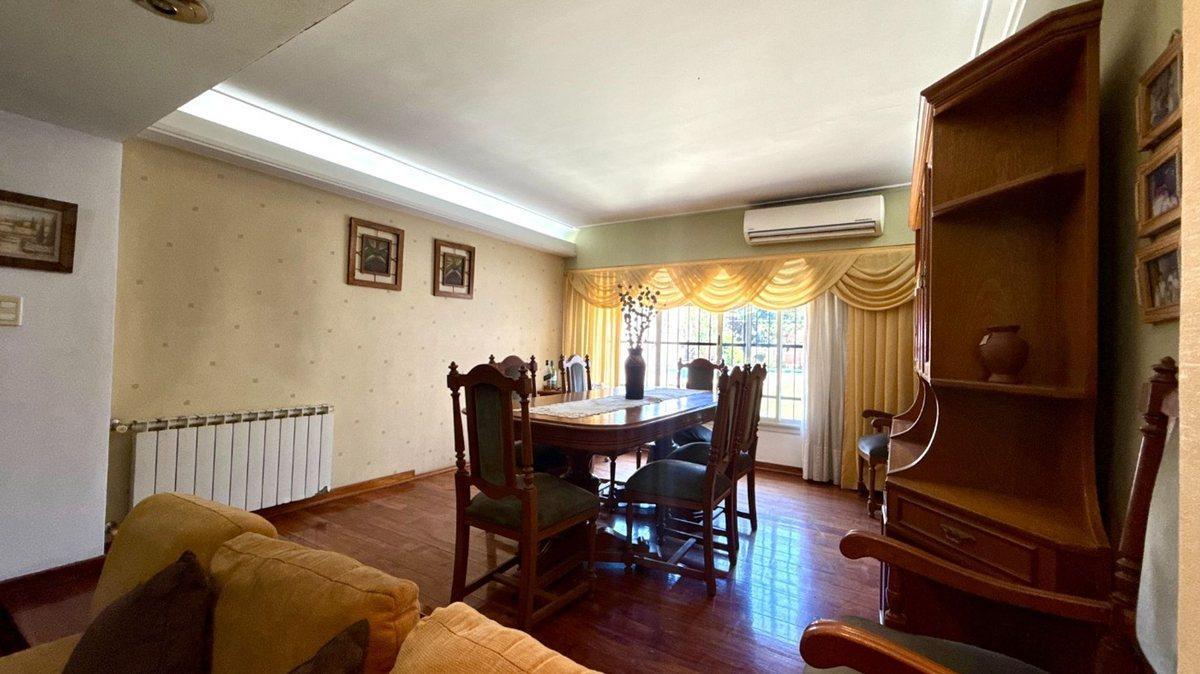 Foto de VENTA CASA 5 AMB PILETA JARDÍN Y CASA DE HUÉSPEDES, imagen 1
