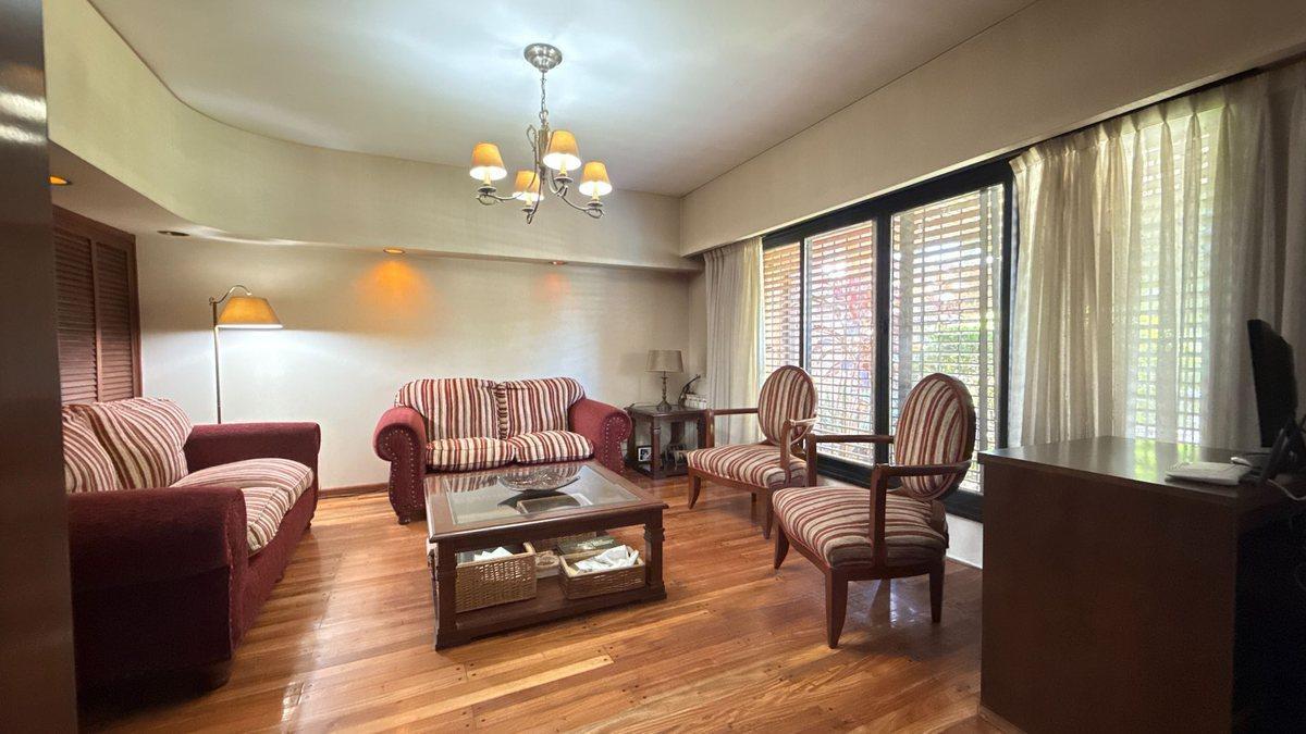 Foto de VENTA CASA 5 AMB PILETA JARDÍN Y CASA DE HUÉSPEDES, imagen 3