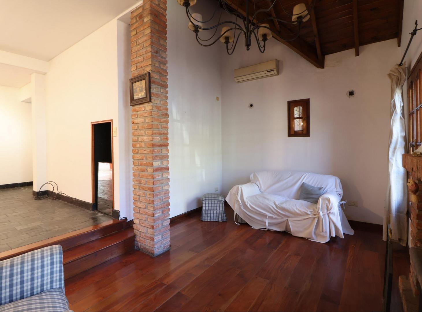 Foto de Casa Venta 5 Ambientes Castelar Con Pileta, imagen 2