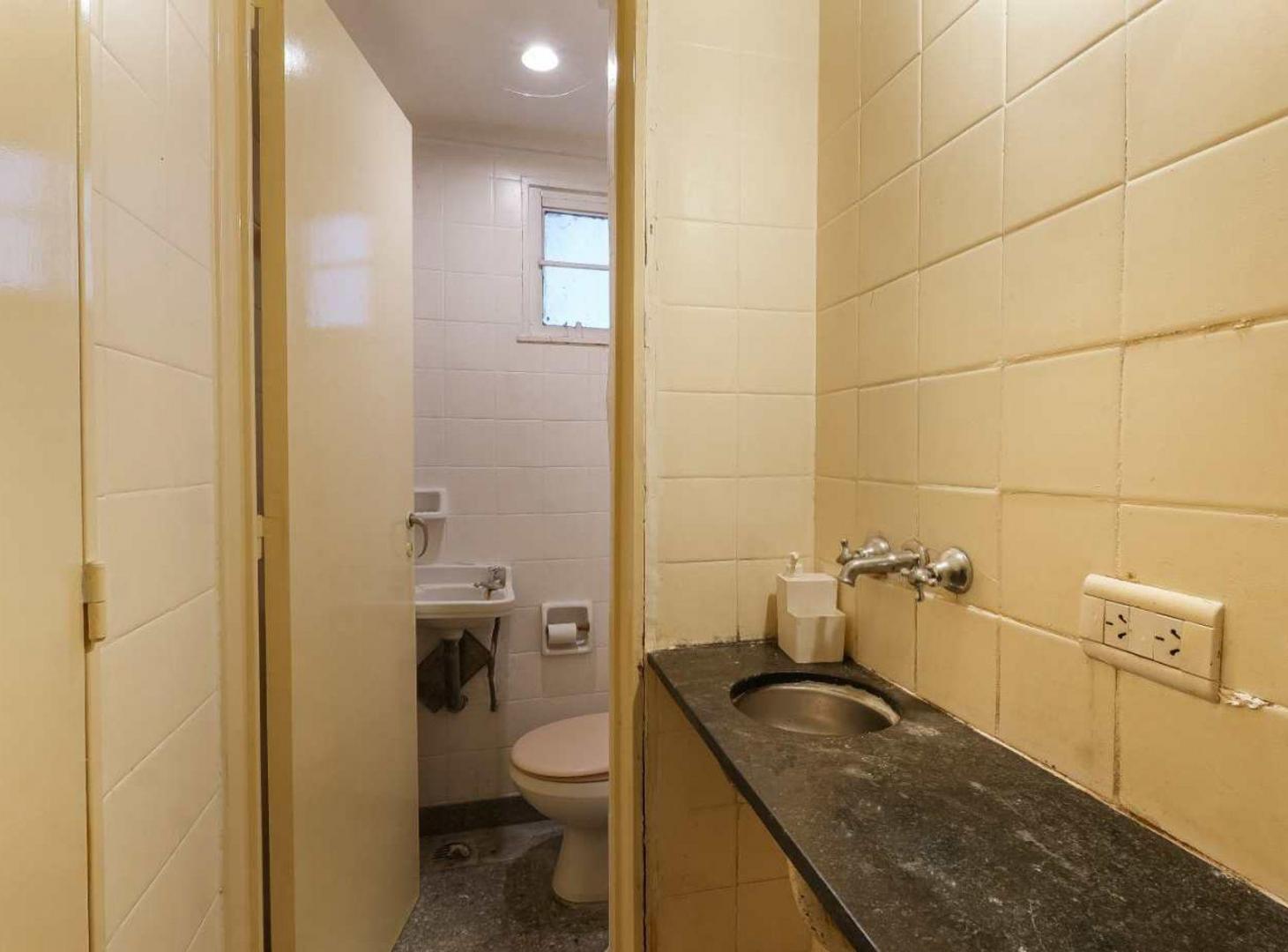 Foto de Oficina en Venta en Villa Crespo PB + 2 pisos, imagen 3