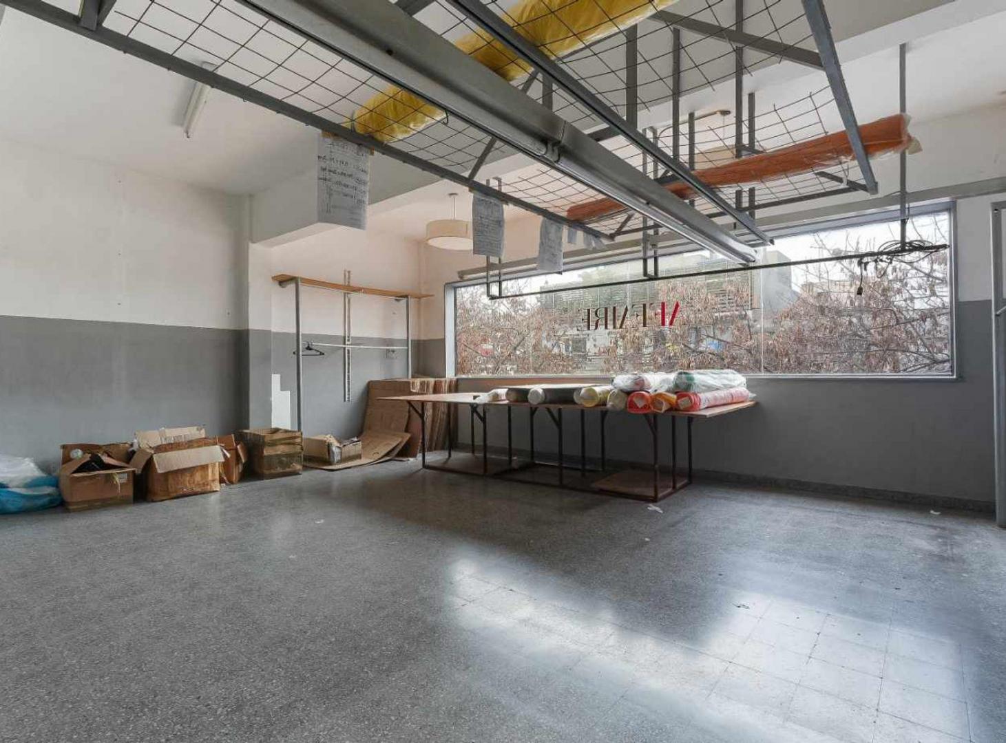 Foto de Oficina en Venta en Villa Crespo PB + 2 pisos, imagen 2
