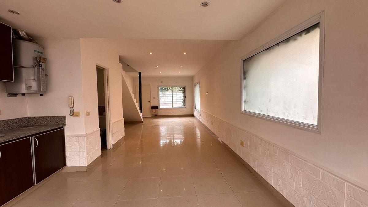 Foto de VENTA CONDOMINIO DUPLEX 3 AMBIENTES EN EZEIZA, imagen 2