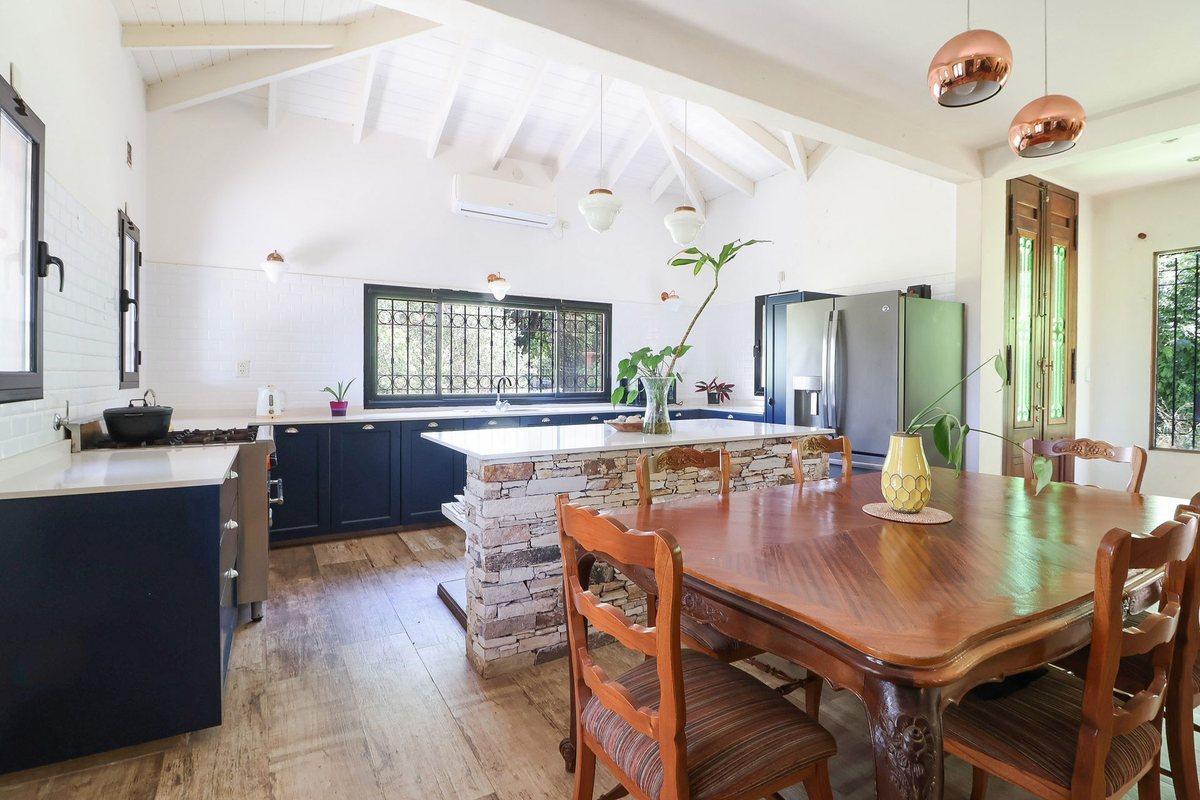 Foto de BARRIO EL CAZADOR VENTA CASA 4 AMB PILETA2 LOTES, imagen 1