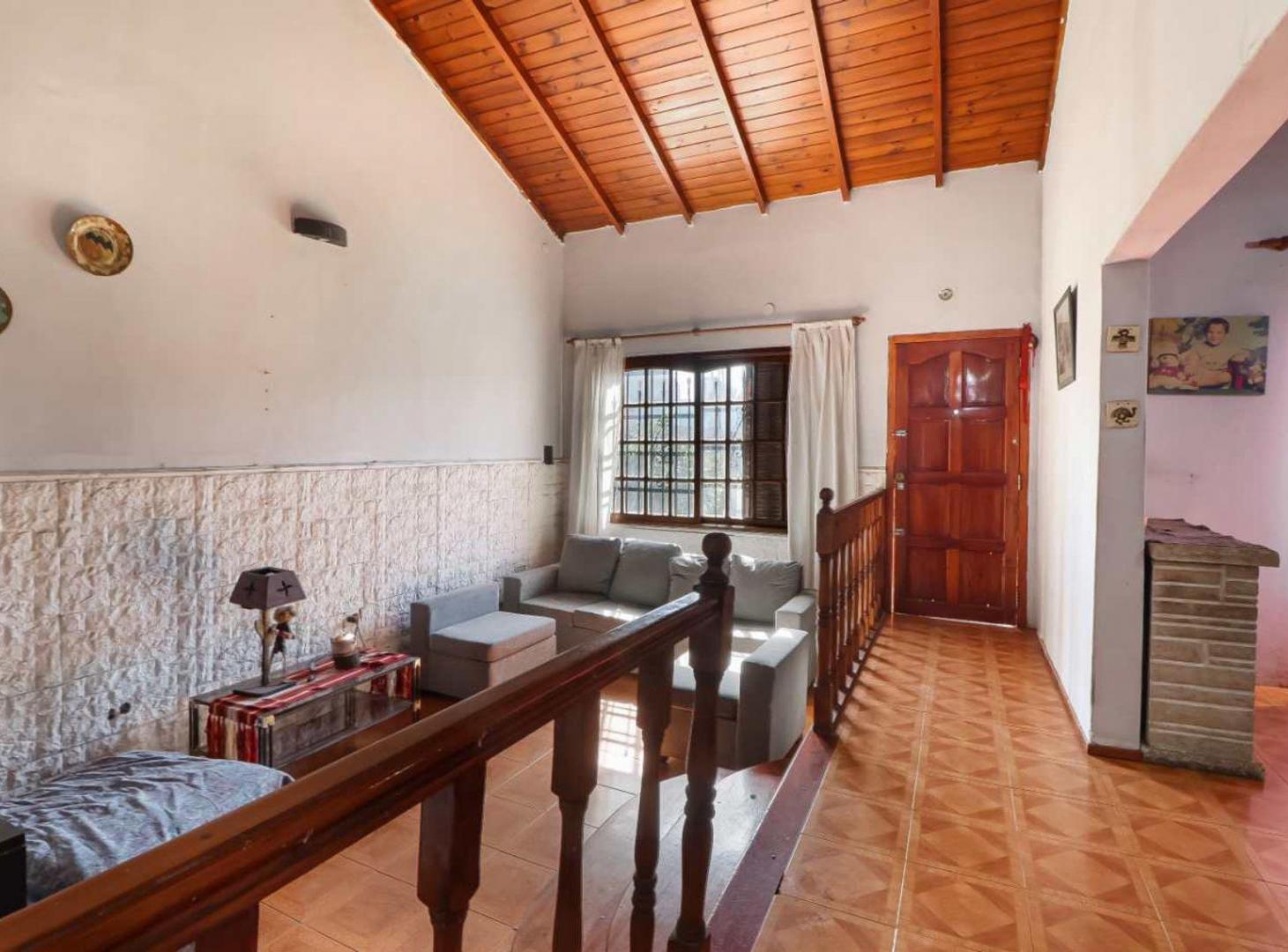 Foto de VENTA CASA TEMPERLEY 5 AMBIENTES JARDÍN COCHERA, imagen 3