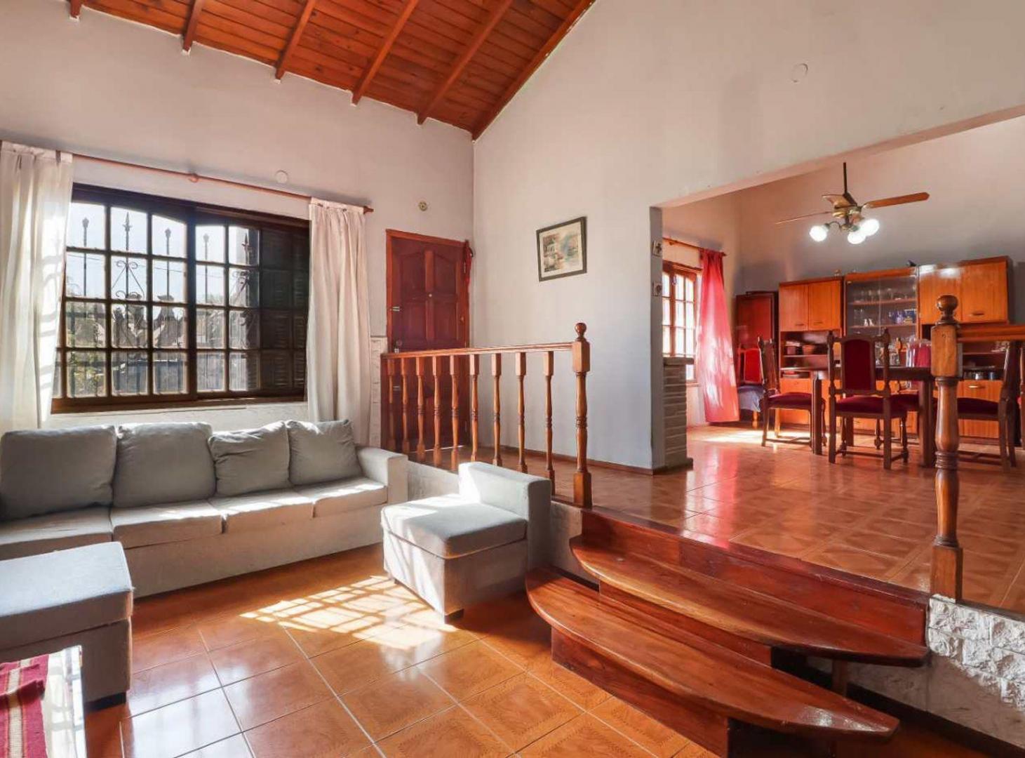 Foto de VENTA CASA TEMPERLEY 5 AMBIENTES JARDÍN COCHERA, imagen 5