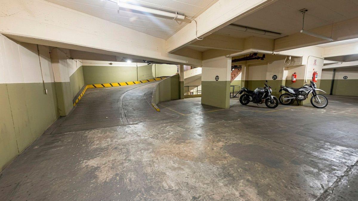 Foto de Venta Pack Cocheras Fija Cubiertas 10 m² - Abasto, imagen 1