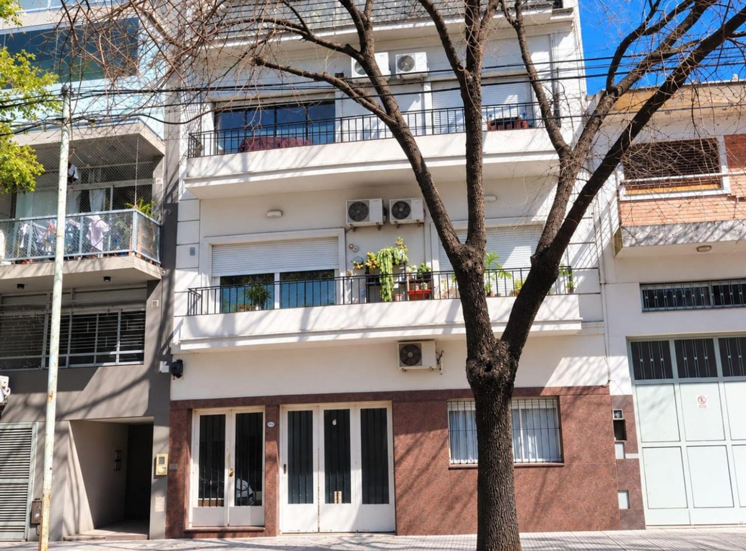 Foto de VENTA PH 3 AMBIENTES MONTE CASTRO 2DO POR ESCALERA, imagen 2
