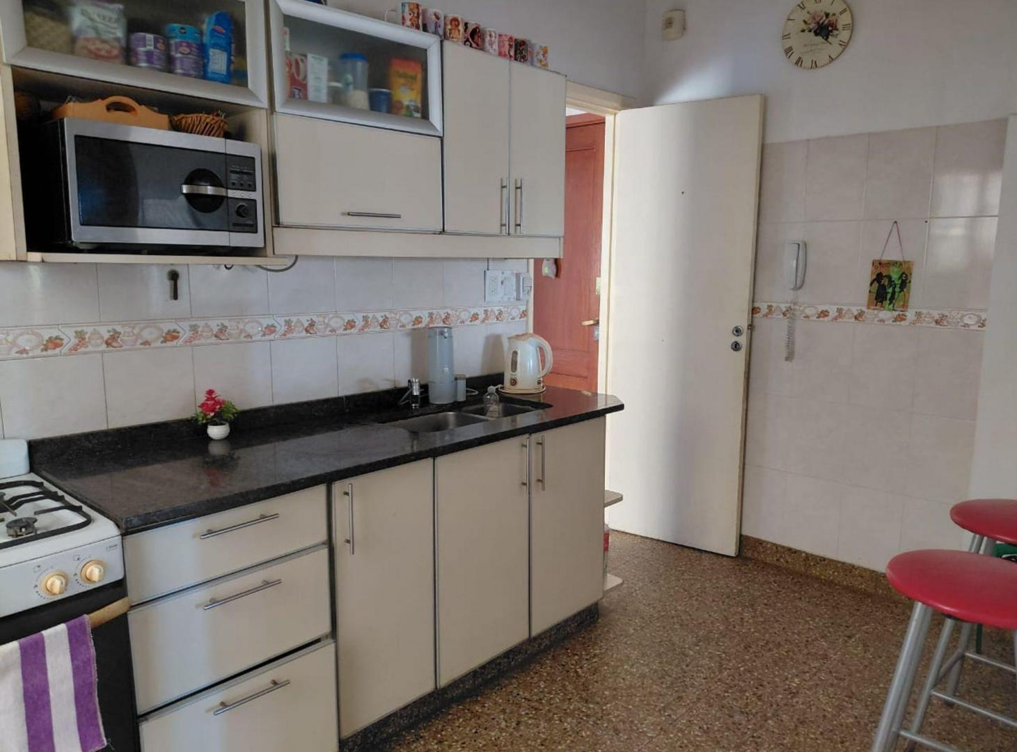 Foto de VENTA PH 3 AMBIENTES MONTE CASTRO 2DO POR ESCALERA, imagen 5