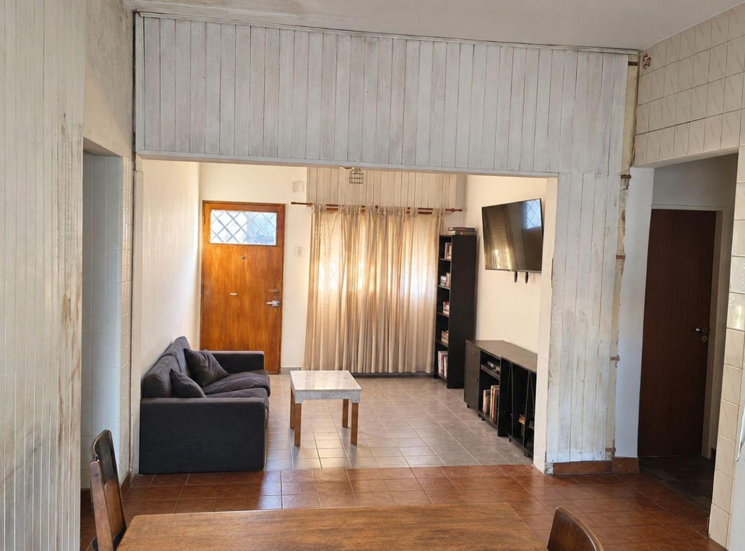 Foto de Casa 4 ambientes con jardín en Lomas del Mirador, imagen 5