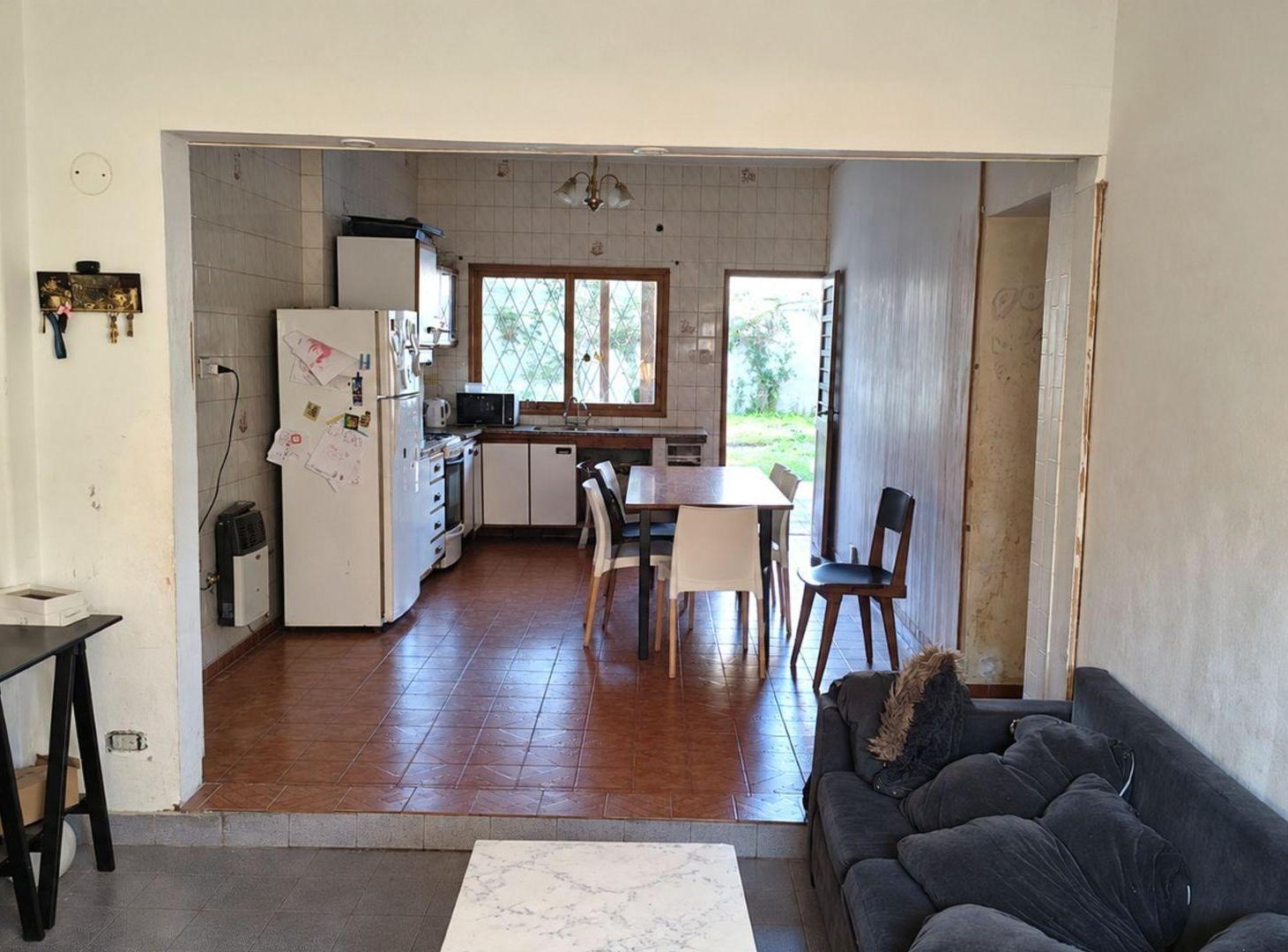 Foto de Casa 4 ambientes con jardín en Lomas del Mirador, imagen 1