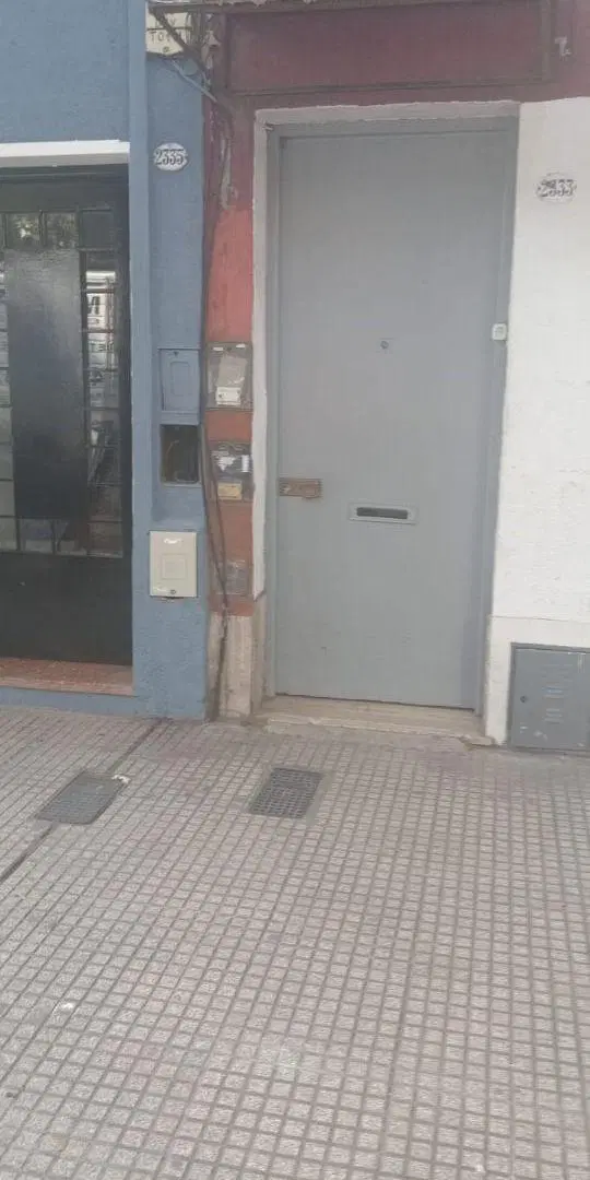 un ambiente ph sobre calle cuenca entrada por pasillo 1