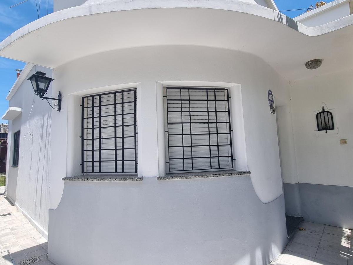 Casa Modernizada en Quilmes Este 3