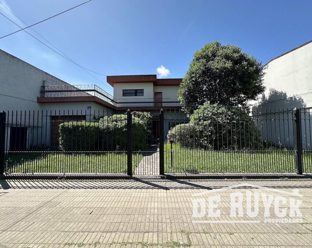 Foto de Casa sobre 2 lotes a 1 cuadra y media de Monteagudo, imagen 2