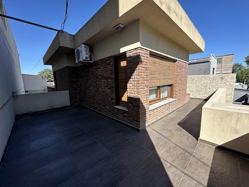 Casa en Ezpeleta Este, a Pasos de La Estación 2