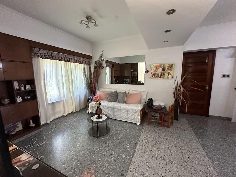 Casa en Ezpeleta Este, a Pasos de La Estación 4