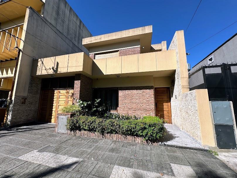Casa en Ezpeleta Este, a Pasos de La Estación 1