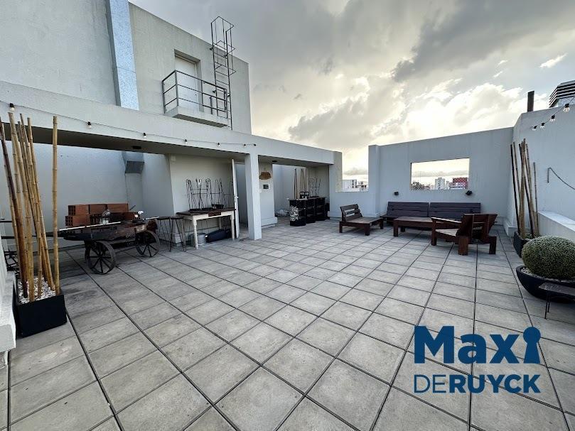 3 Ambientes con Amplia Terraza Propia y 2 Cocheras 2