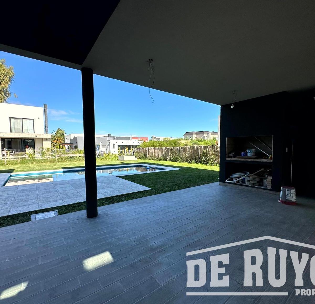 Casa a Estrenar en Las Golondrinas 4
