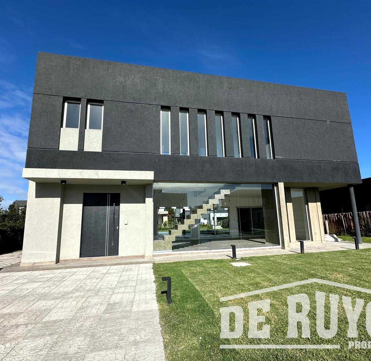 Casa a Estrenar en Las Golondrinas 3