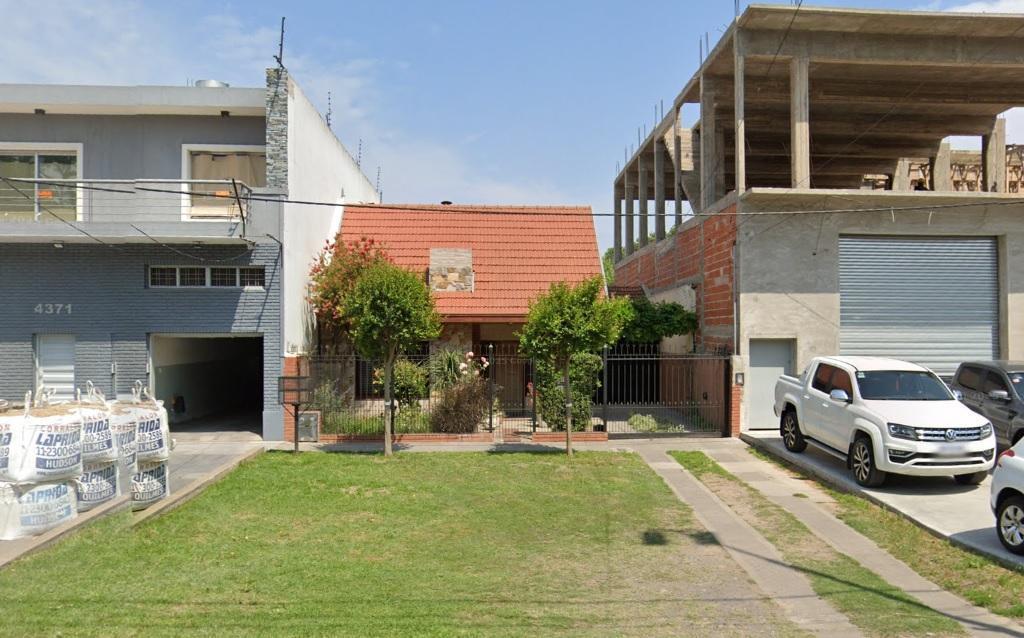 Chalet sobre Avenida Mosconi, sobre lote 357m2