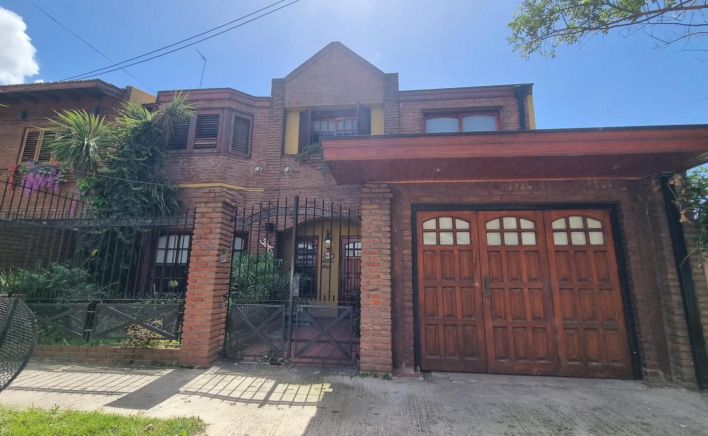 Chalet de 4 dormitorios en Barrio Parque Calchaqui