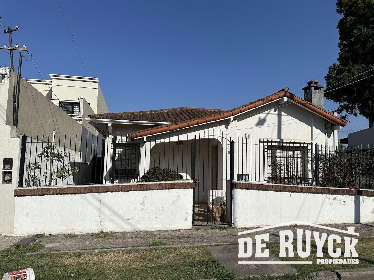 Casa a pasos del centro de Ezpeleta