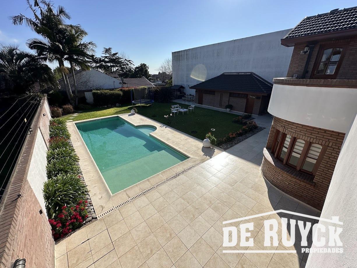 Foto de Chalet 6 ambientes de categoria, Quilmes, Barrio Parque Calchaqui, imagen 2