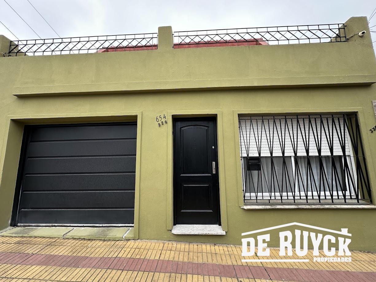 4 ambientes con 2 baños, PH al frente