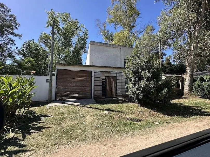Casaquinta / casa sobre 2 lotes en El Peligro, a pasos Ruta 2 2