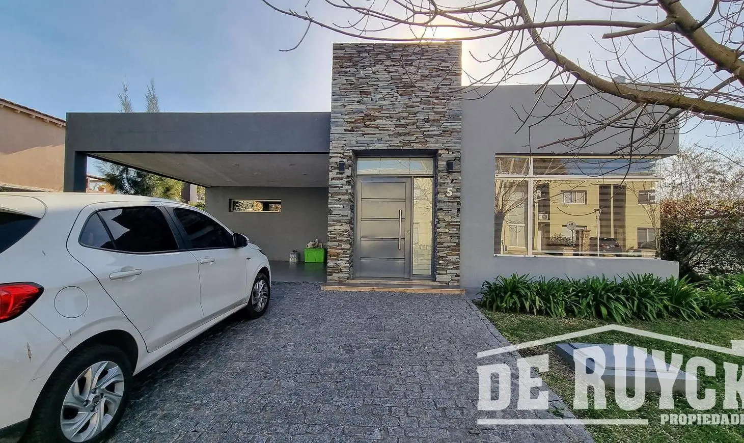 Casa 4 ambientes desarrollada en planta baja. Altos de Hudson II 1