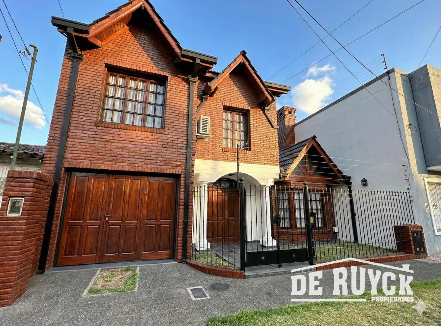 Chalet con verde, pileta y quincho