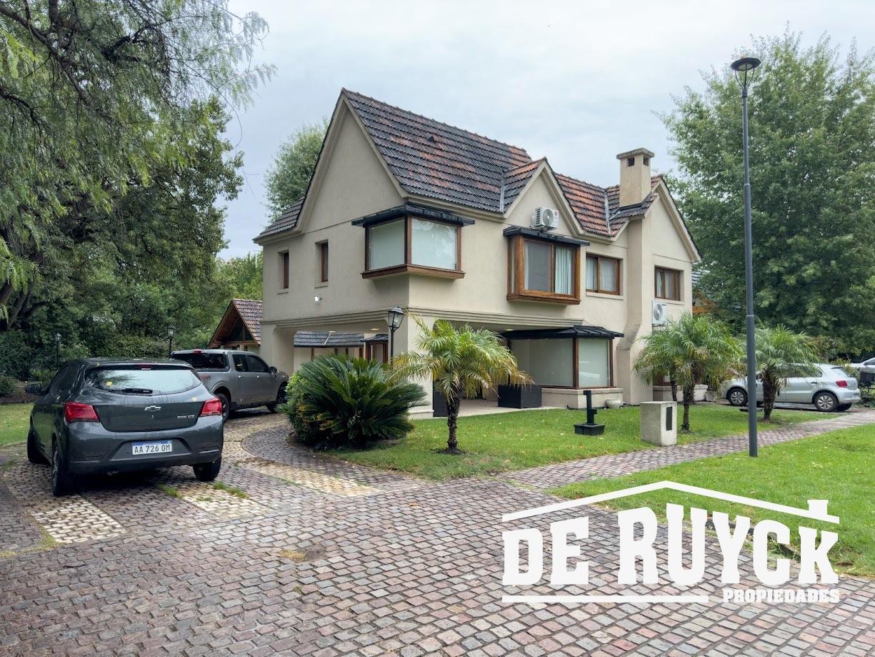 Importante casa en Country Club El Carmen