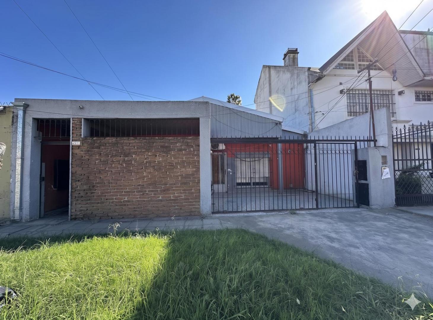 Casa para 2 familias o inversor, Barrio Parque Calchaquí