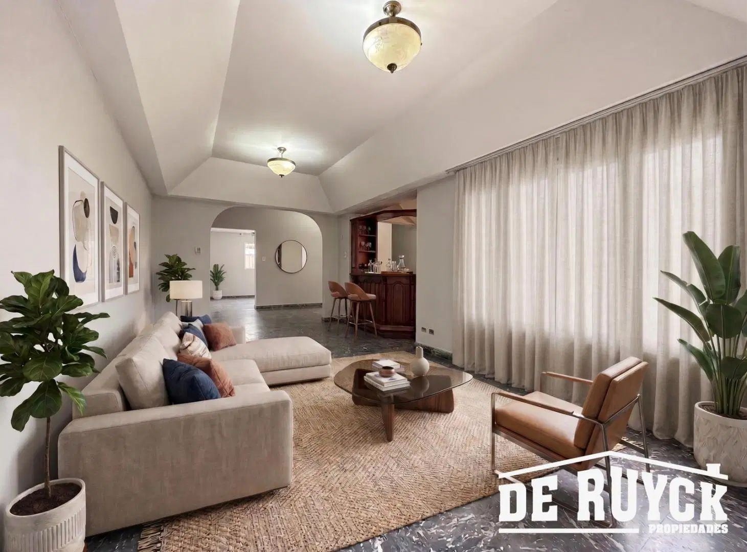 Chalet en Barrio Los Cooperarios, 4 ambientes con quincho 2
