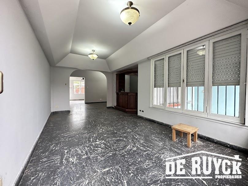 Foto de Chalet en Barrio Los Cooperarios, 4 ambientes con quincho, imagen 1