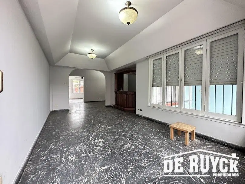 Chalet en Barrio Los Cooperarios, 4 ambientes con quincho 1