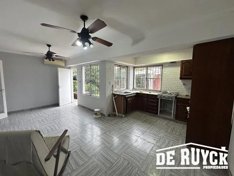 Chalet en Barrio Los Cooperarios, 4 ambientes con quincho 3